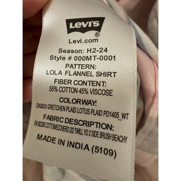 Levi's Woman's Size Small Super soft Pink Gray Flannel Oversized Long - Picture 5 of 5
